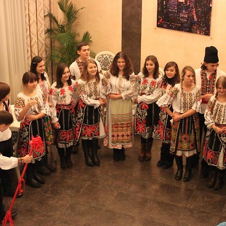 Manhattan Hotel & Restaurant Kisinyov Kültér fotó