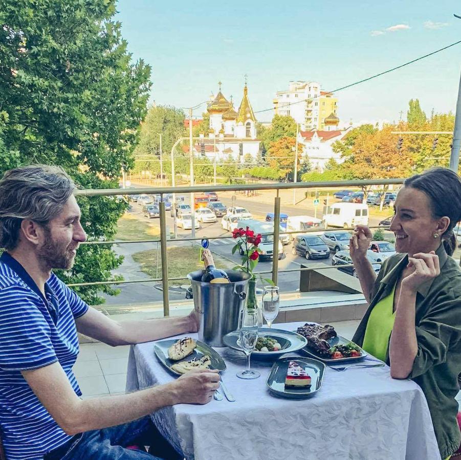 Manhattan Hotel & Restaurant Kisinyov Kültér fotó