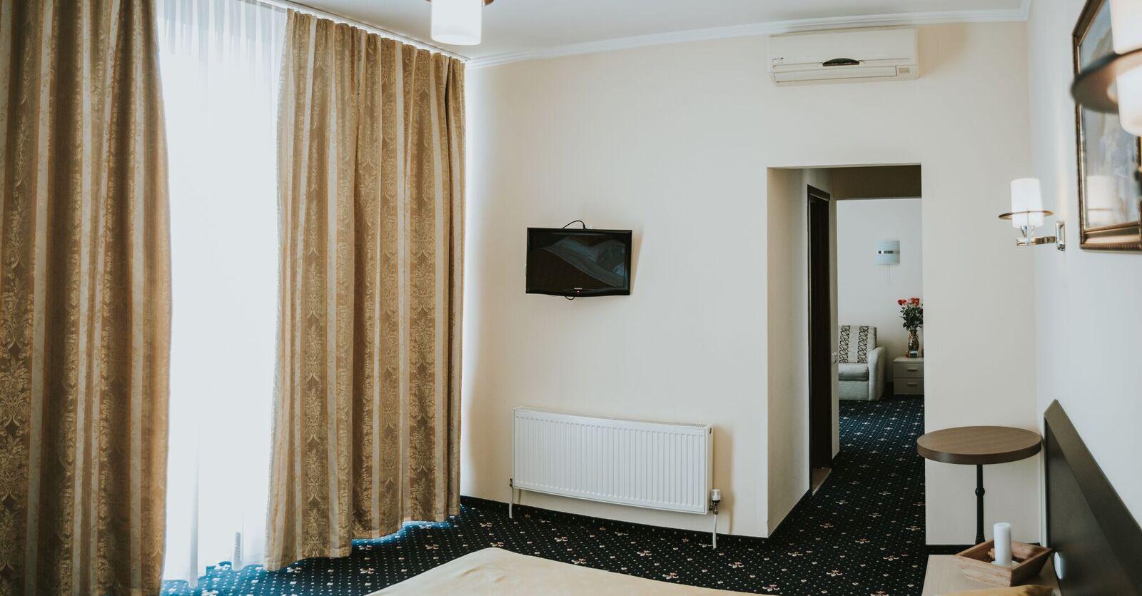 Manhattan Hotel & Restaurant Kisinyov Kültér fotó