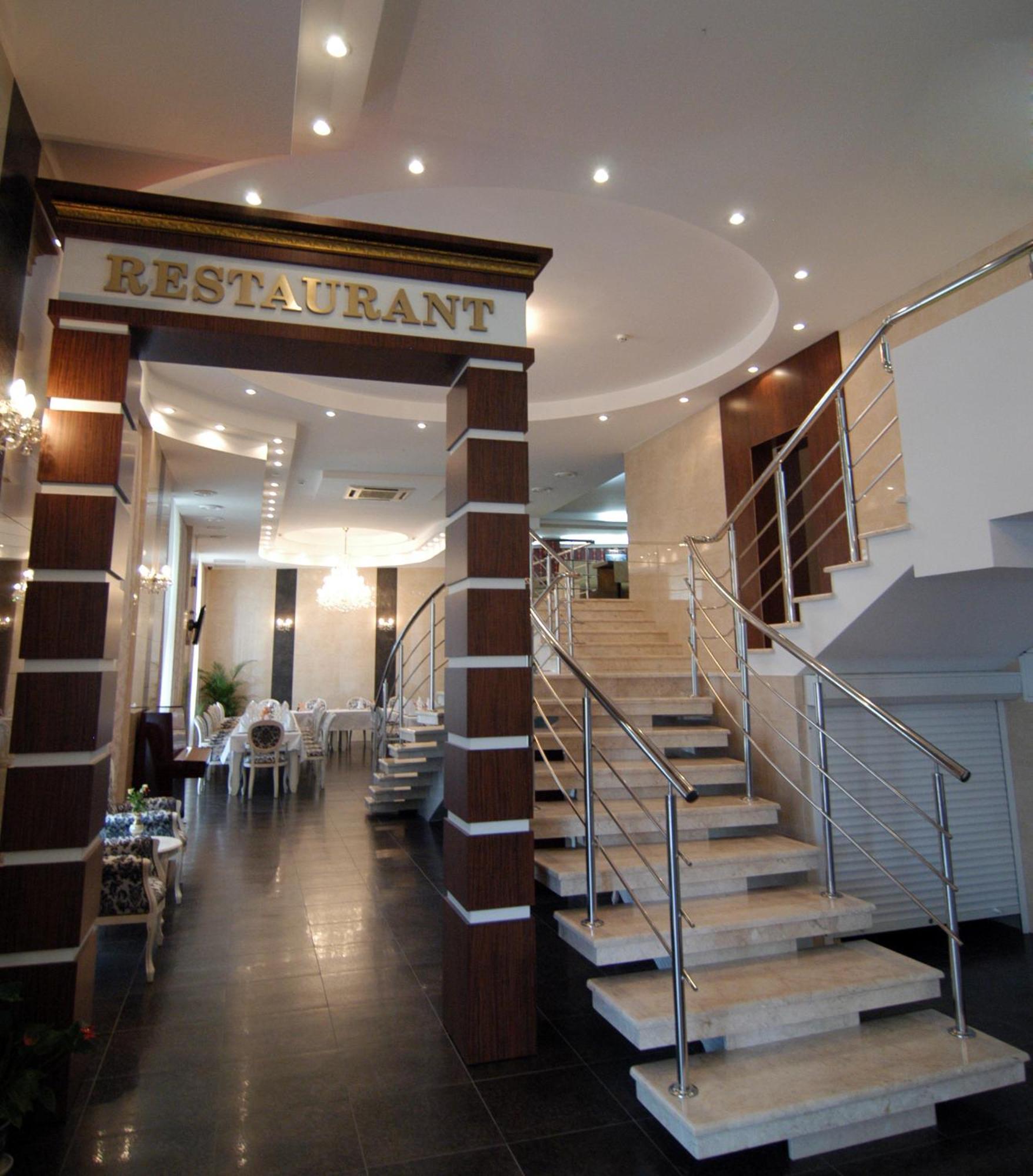 Manhattan Hotel & Restaurant Kisinyov Kültér fotó