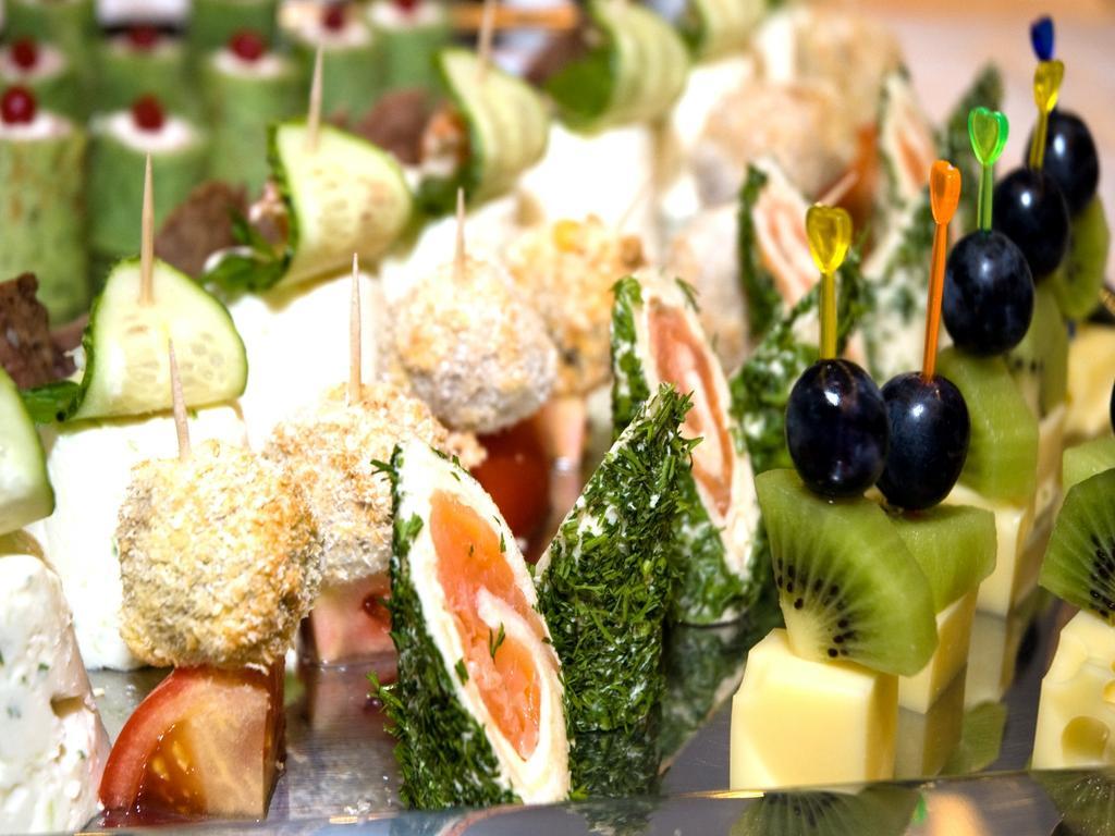 Manhattan Hotel & Restaurant Kisinyov Kültér fotó