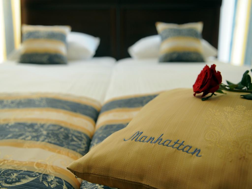 Manhattan Hotel & Restaurant Kisinyov Kültér fotó