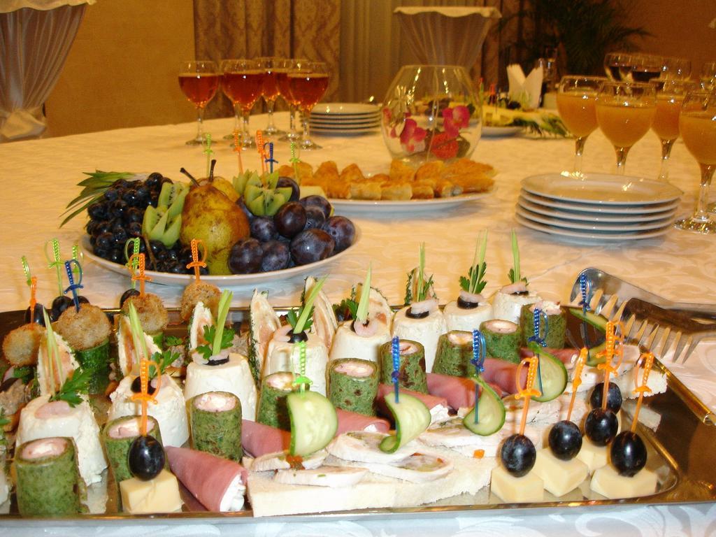 Manhattan Hotel & Restaurant Kisinyov Kültér fotó