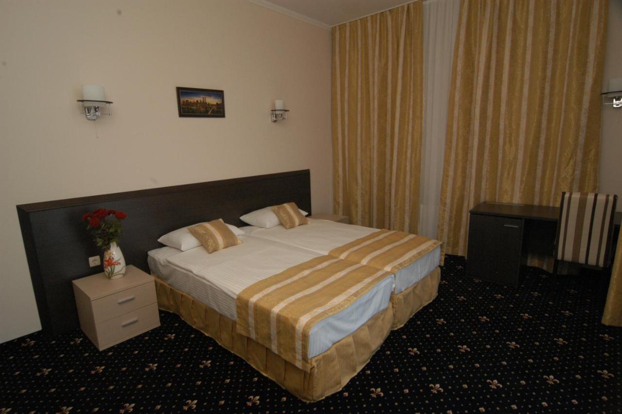 Manhattan Hotel & Restaurant Kisinyov Kültér fotó