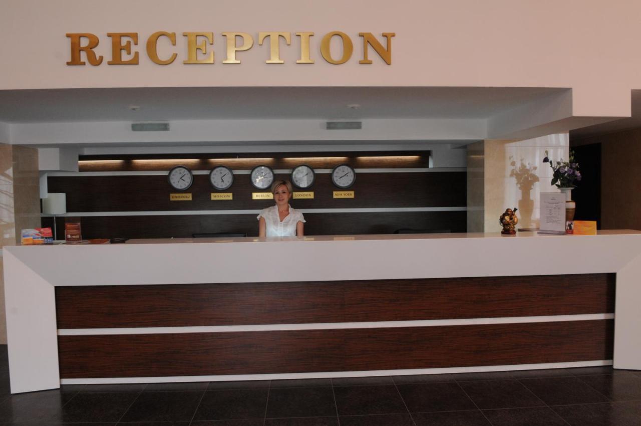 Manhattan Hotel & Restaurant Kisinyov Kültér fotó