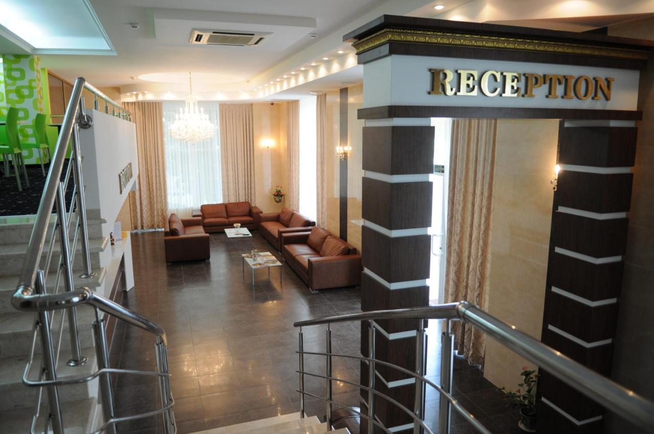 Manhattan Hotel & Restaurant Kisinyov Kültér fotó