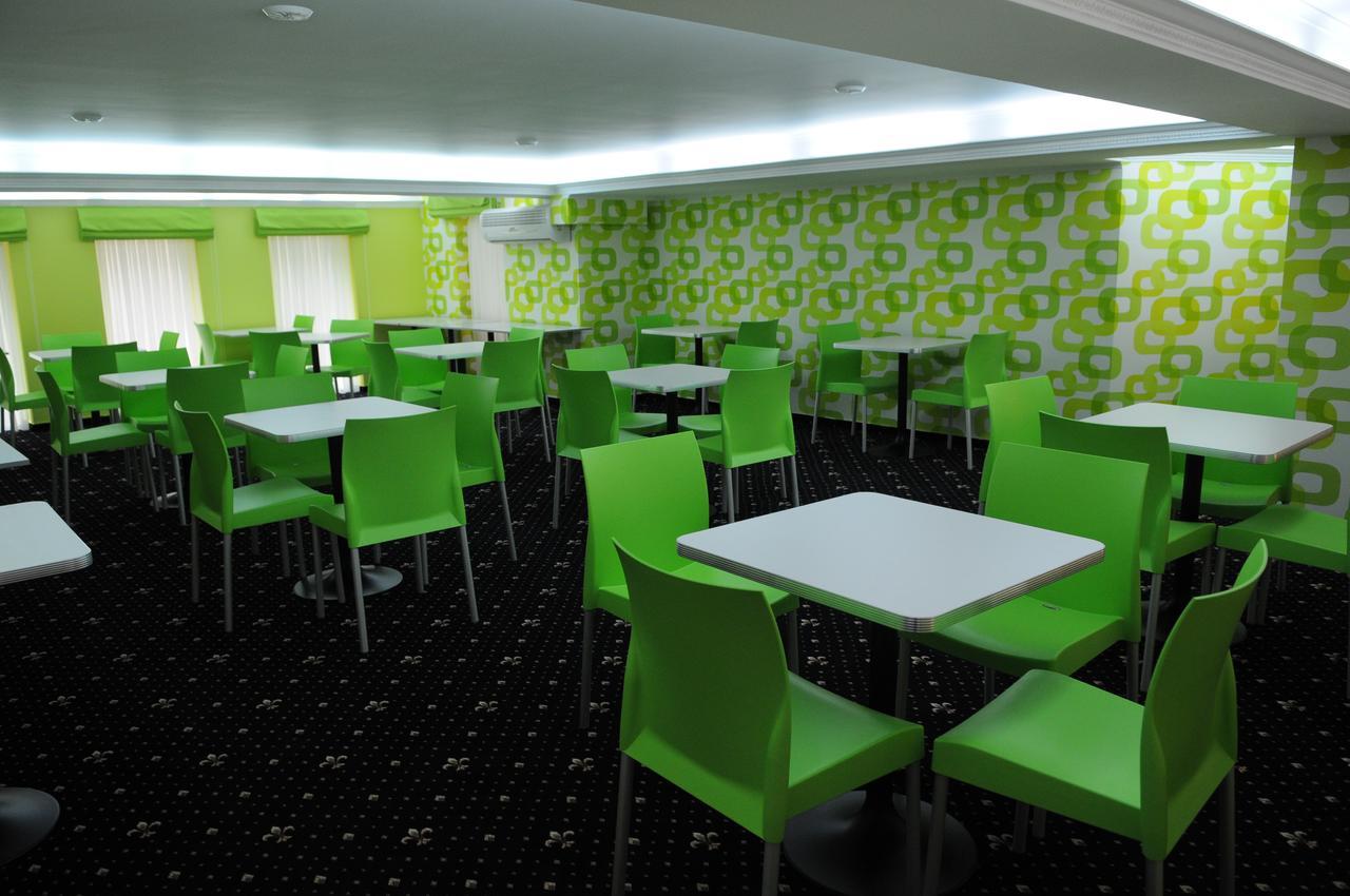 Manhattan Hotel & Restaurant Kisinyov Kültér fotó