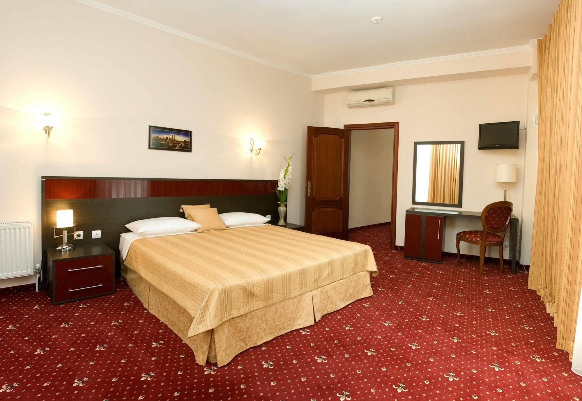 Manhattan Hotel & Restaurant Kisinyov Szoba fotó