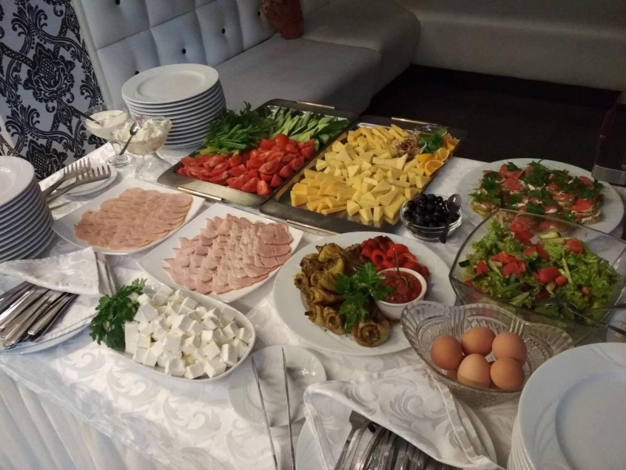 Manhattan Hotel & Restaurant Kisinyov Kültér fotó